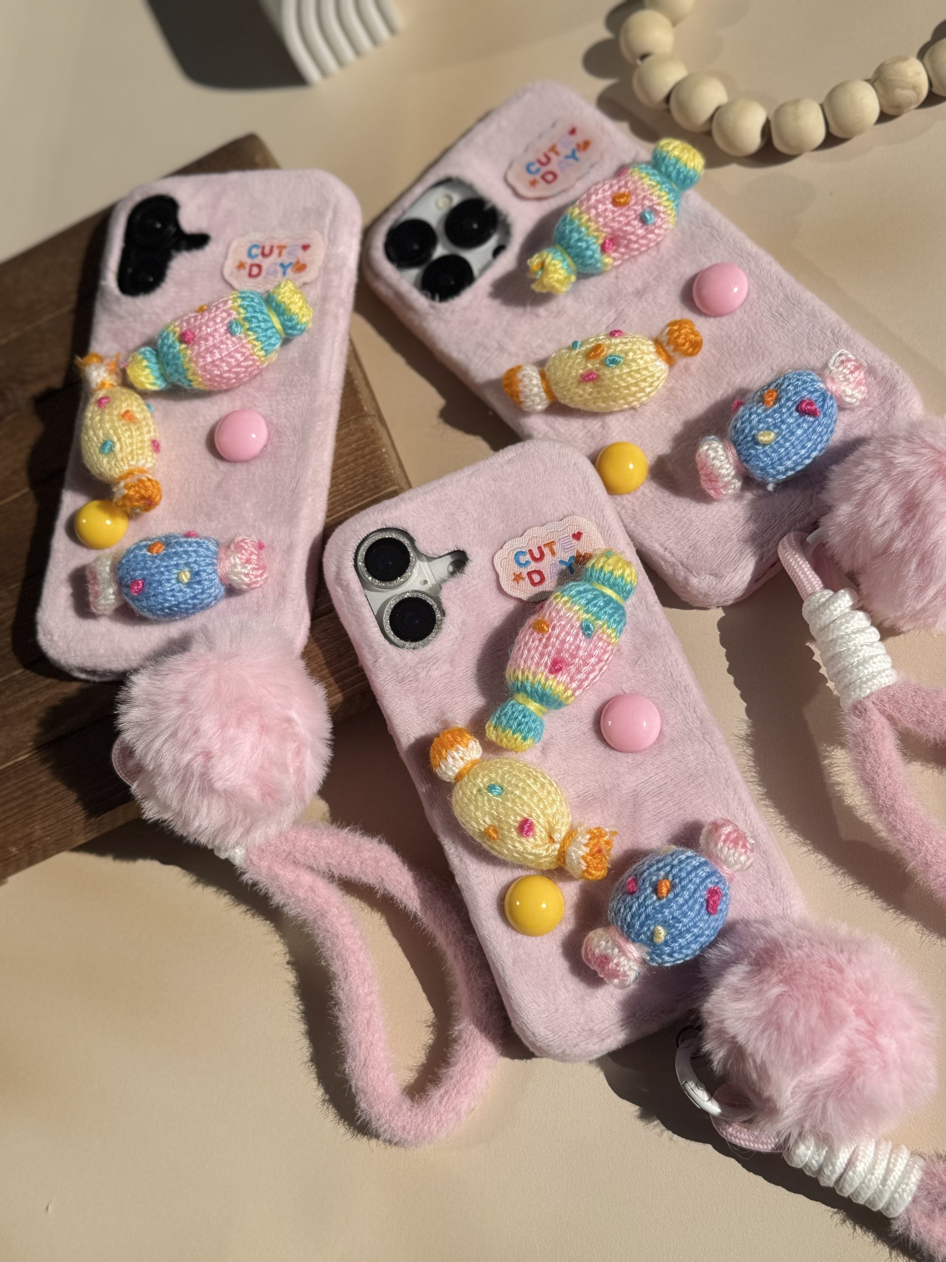 قاب شکلات کاموایی با آویز (کدC1942)